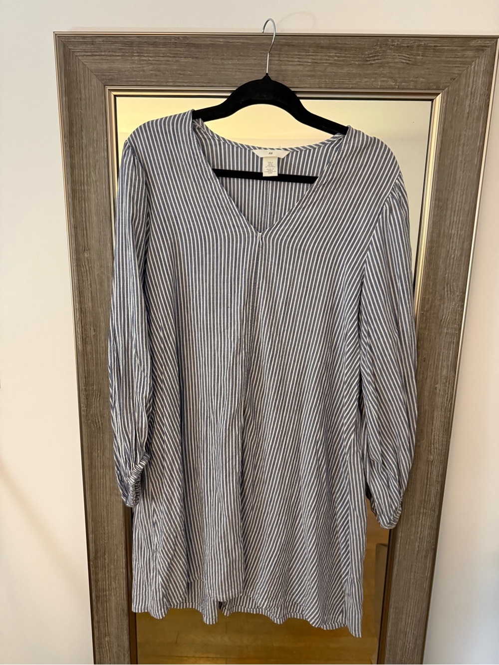 H&M Blue and White Striped Long Sleeve V-Neck Dress